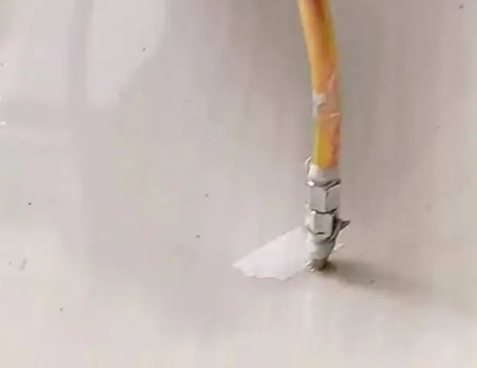 郸城瓷砖空鼓维修公司专业解答在瓷砖铺贴过程中，如果使用的砂料过粗（如全部使用了粗砂），可能会导致以下问题